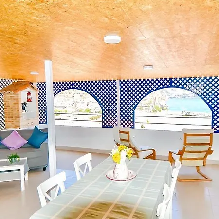 Casa Rustica With Large Terrace And Sea View Lägenhet *