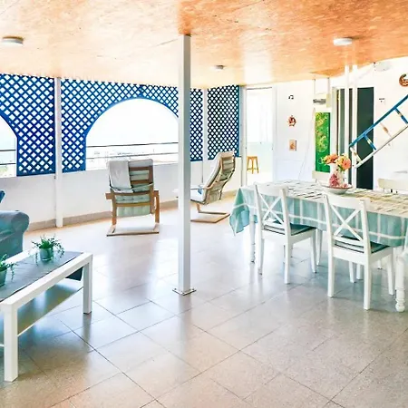 Casa Rustica With Large Terrace And Sea View Lägenhet *